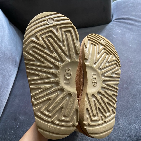 Brand new Kids Uggs. Never worn - Picture 4 of 5